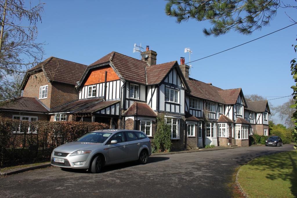 The Manor House Bed and Breakfast Crawley  Exterior foto