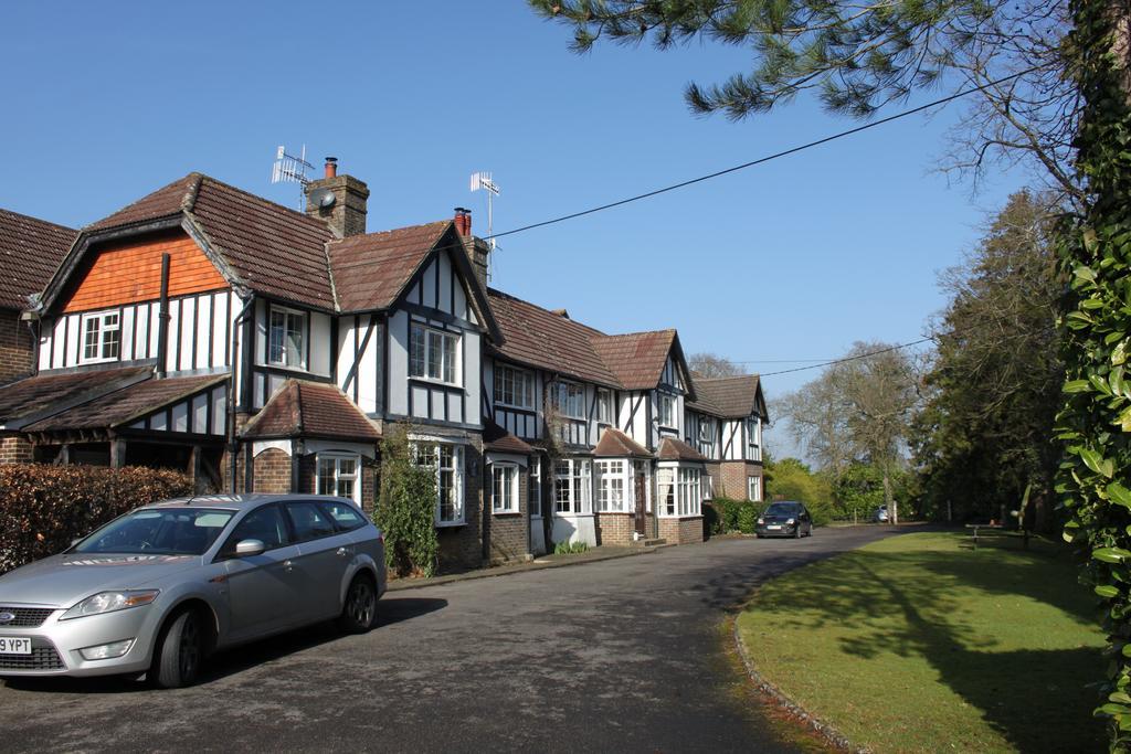 The Manor House Bed and Breakfast Crawley  Exterior foto