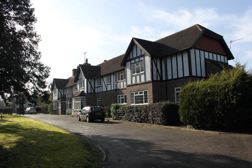 The Manor House Bed and Breakfast Crawley  Exterior foto